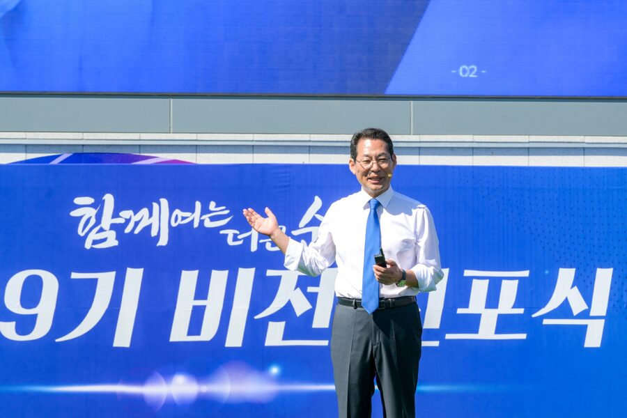 8일 민선 9기 손훈모 순천시장이 부읍성남문터 광장에서 취임 100일을 맞아 ‘함께 여는 더 큰 순천’이라는 슬로건을 내걸고 미래 비전 선포식을 개최했다.